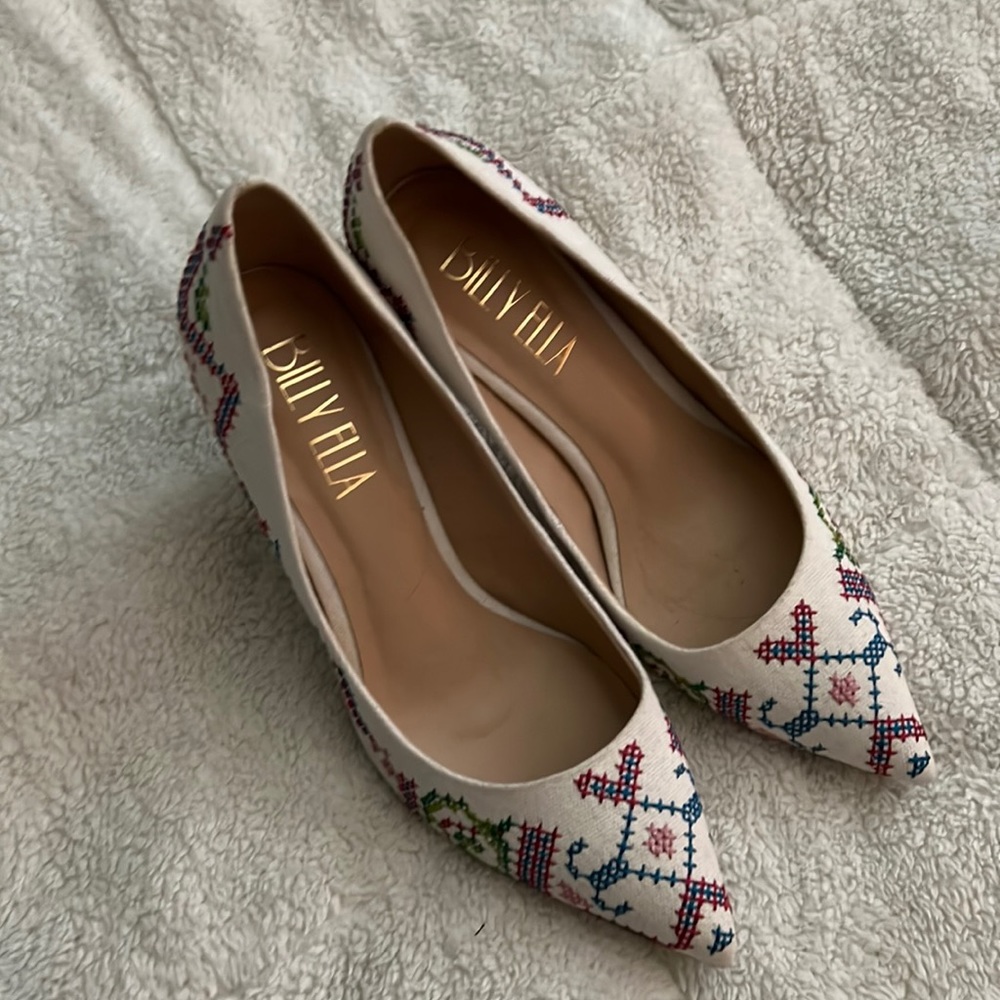 Super cute shoes … to tall for me … no box